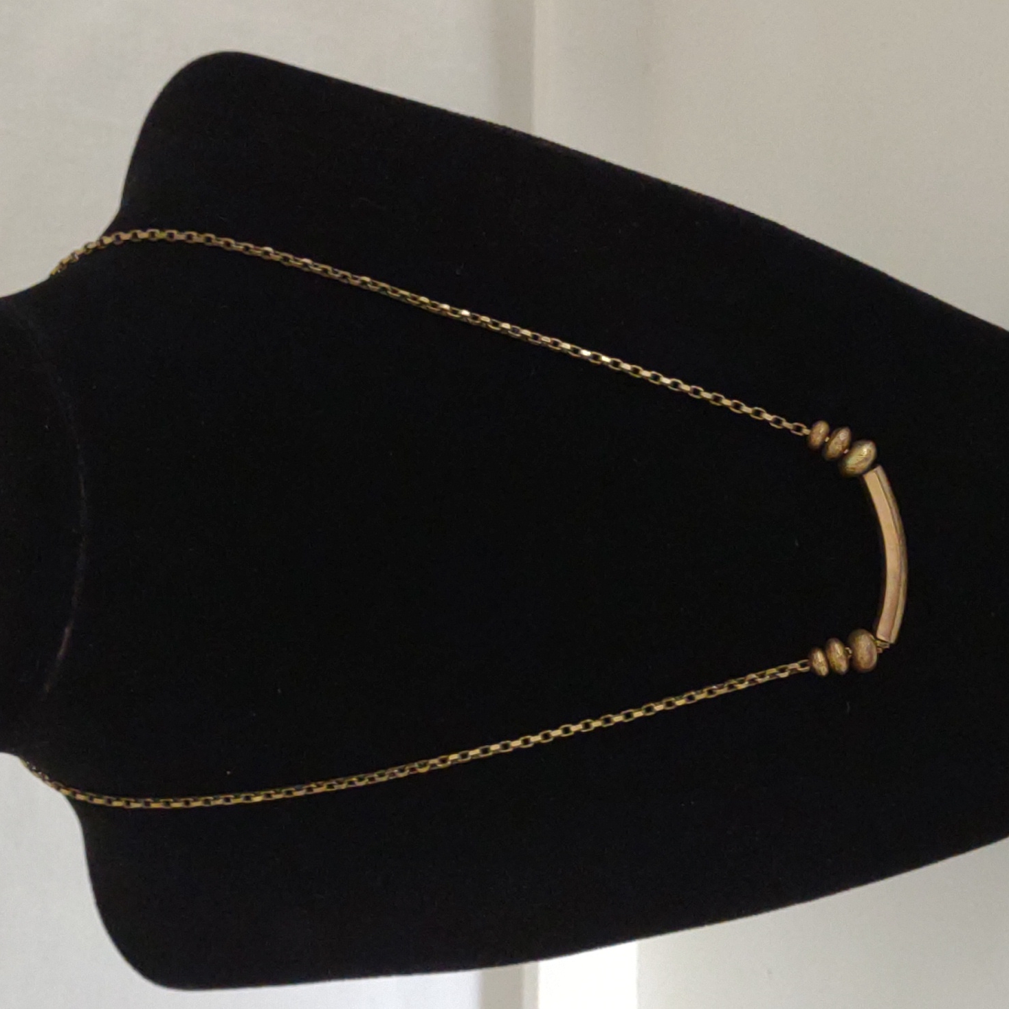Ellen Tracy Gold Toned Necklace 8$